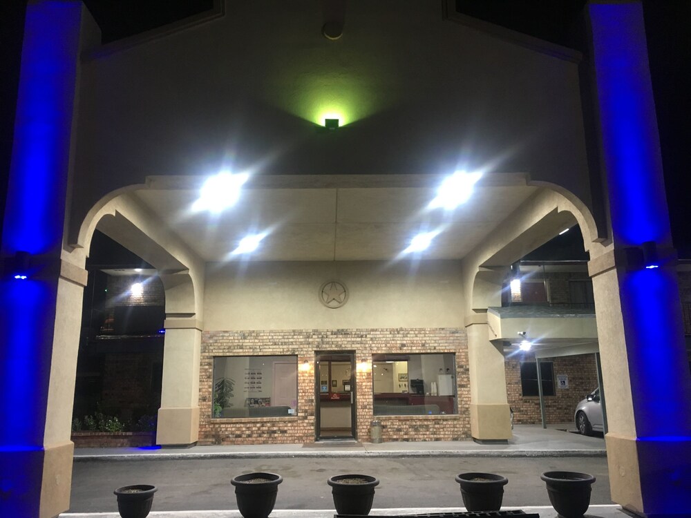 Executive Inn Odessa - photo 13