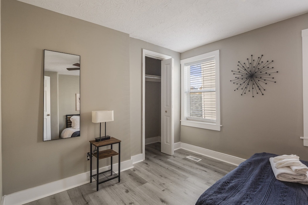 Newly renovated 4BR CozySuites - photo 4