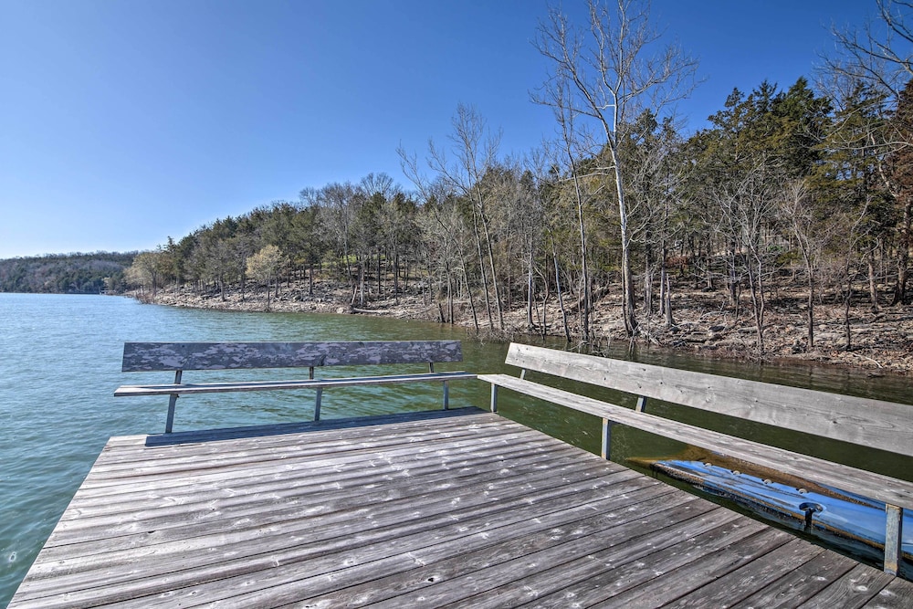 Lakefront Table Rock Getaway with Private Swim Dock in Golden, United States
