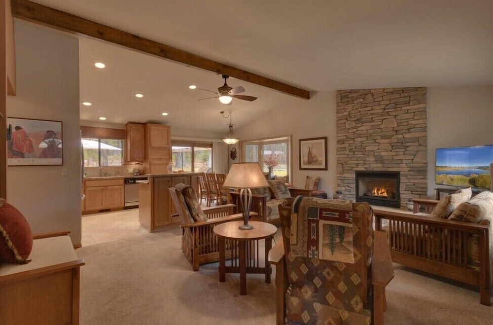 Heavenly Pines Four Bedroom Home — 4-Star Luxury Hotel in South Lake Tahoe, United States