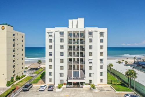 Sandpoint Beachfront Condo — 4-Star Luxury Hotel in Daytona Beach Shores, United States