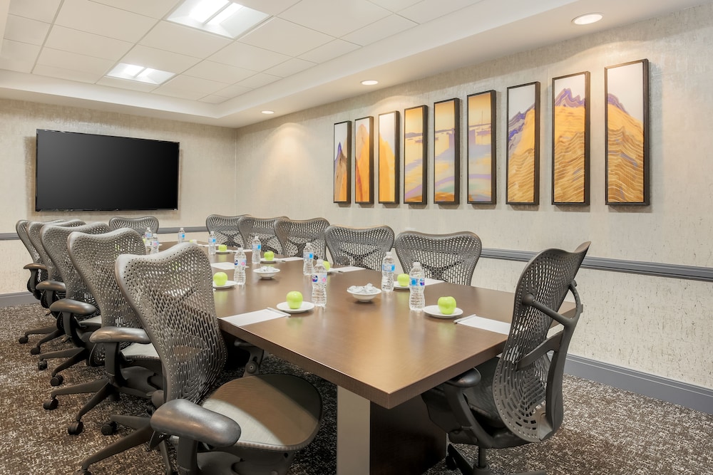 Hilton Garden Inn Melville - photo 33