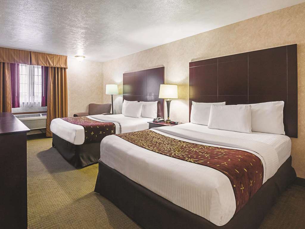 La Quinta Inn & Suites by Wyndham Woodburn - photo 15