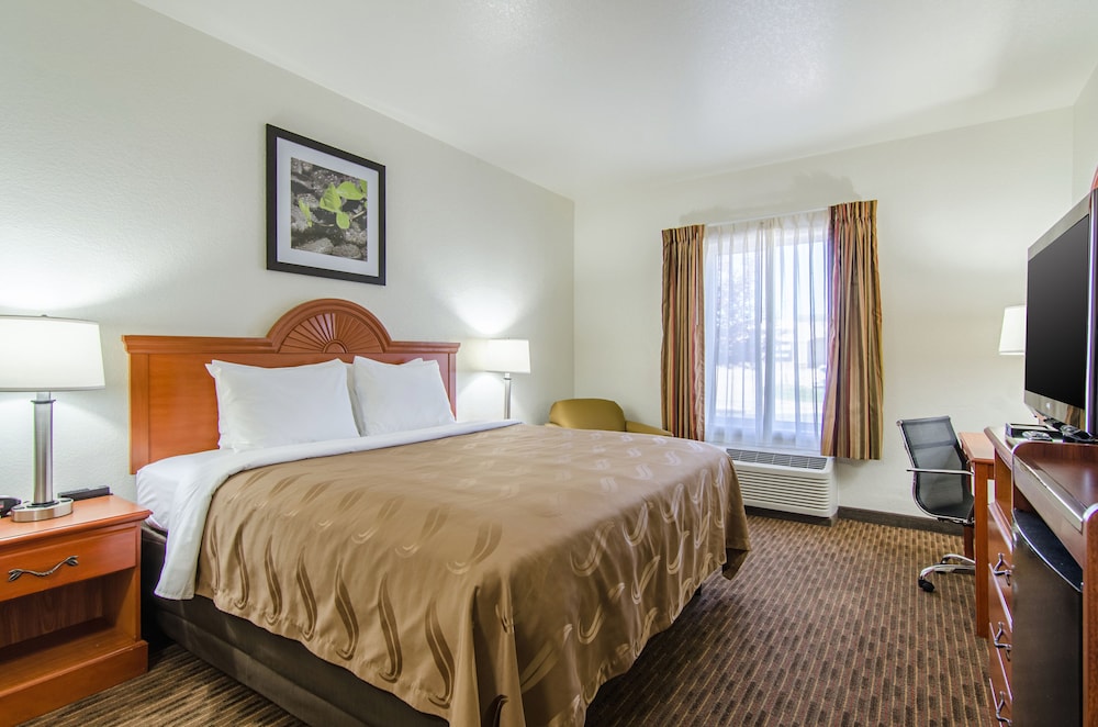 Quality Inn Junction City Near Fort Riley - photo 11