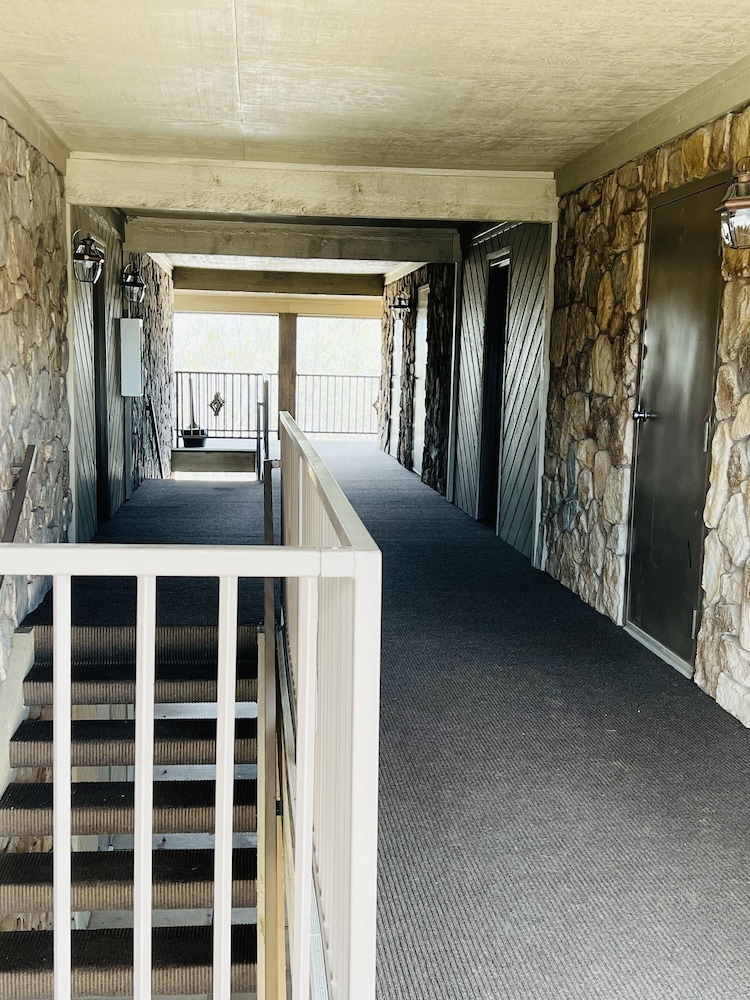 Cattle Country Lodge - photo 31