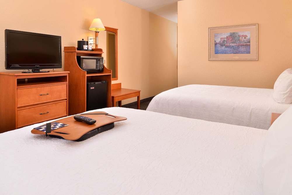 Hampton Inn Grand Island - photo 9