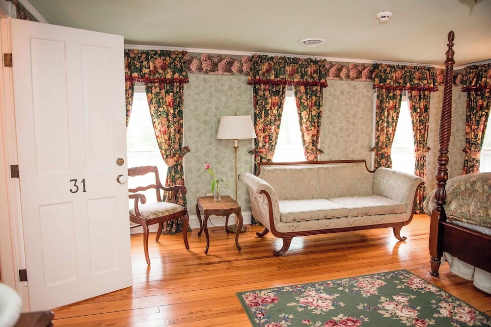 Springside Inn - photo 7