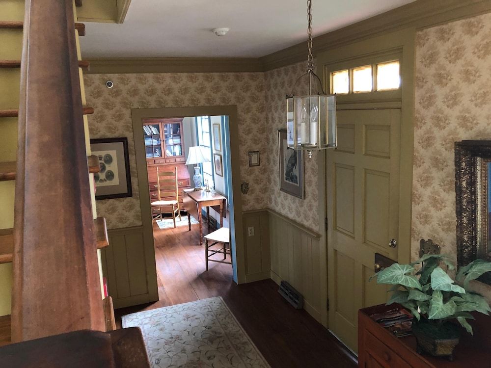 War Hill Inn in Williamsburg, United States