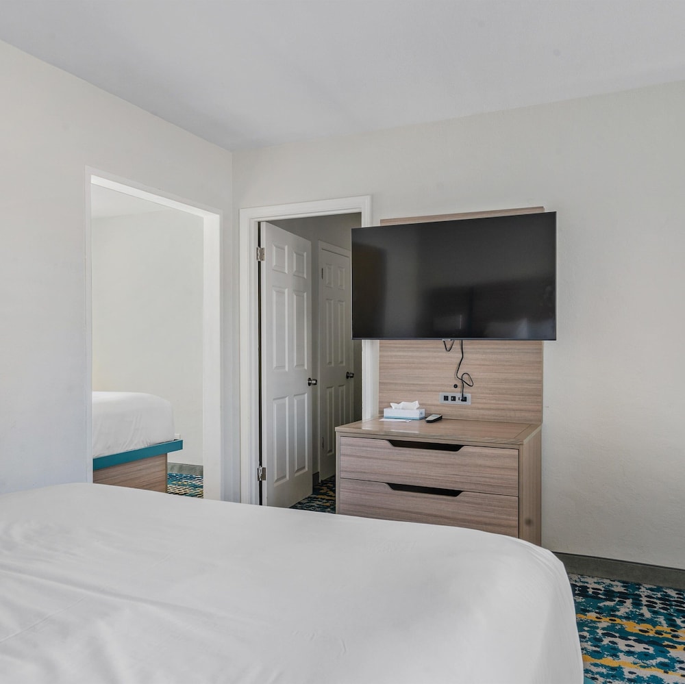 Pacific Shores Inn - photo 41