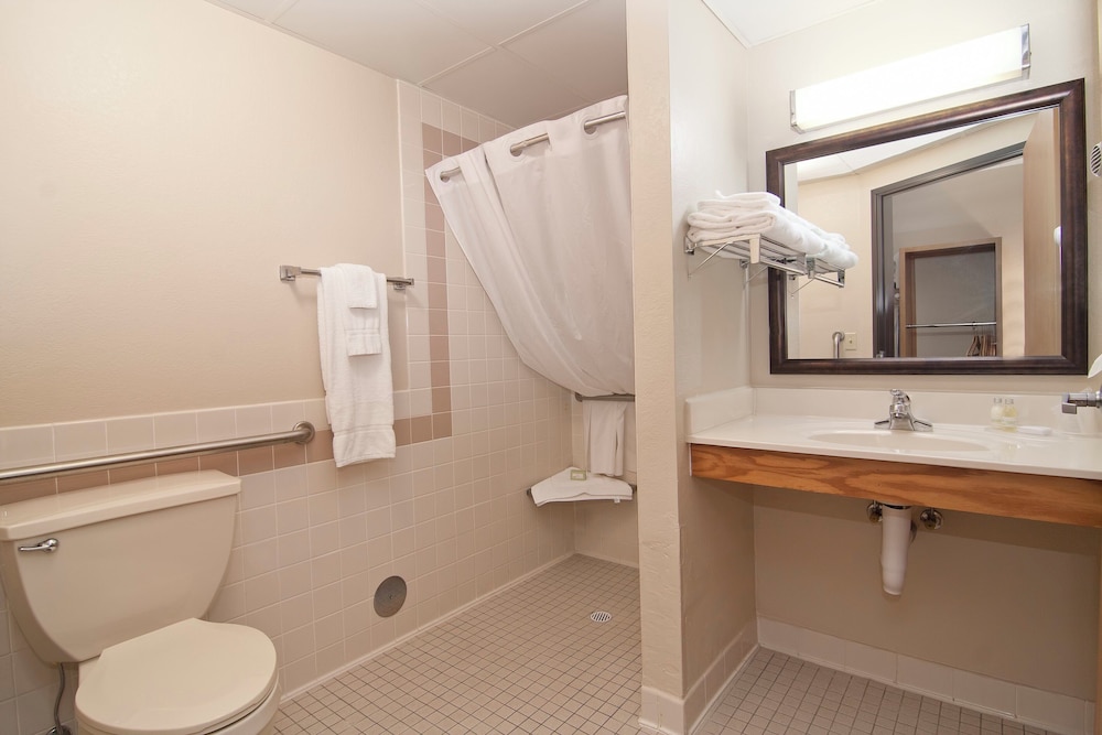 Boarders Inn & Suites by Cobblestone Hotels Faribault - photo 52