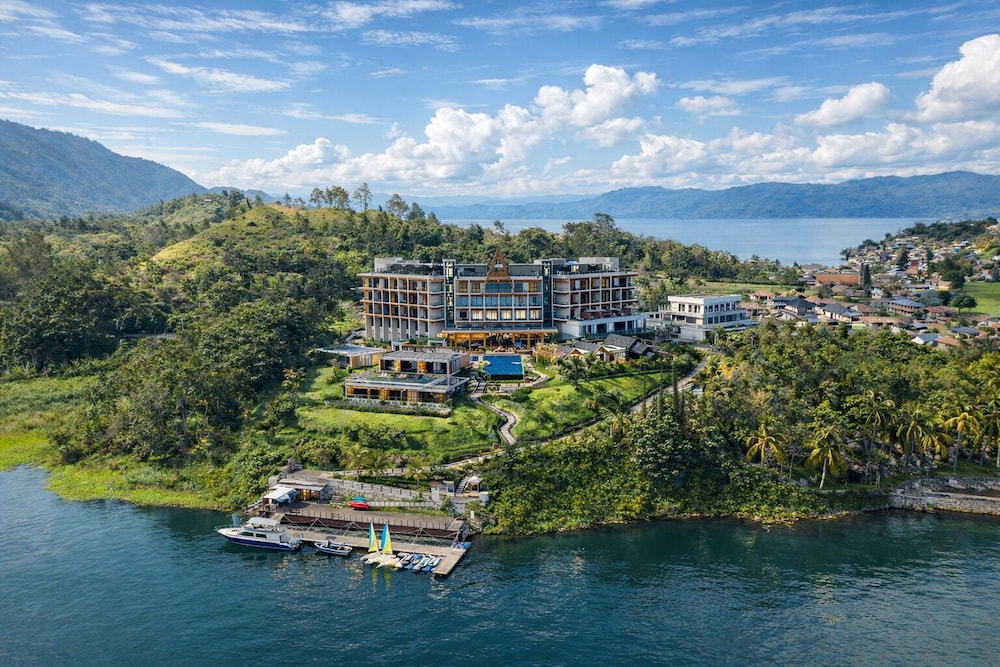 Marianna Resort & Convention Tuk Tuk Samosir — 4-Star Luxury Hotel in Parapat, Indonesia