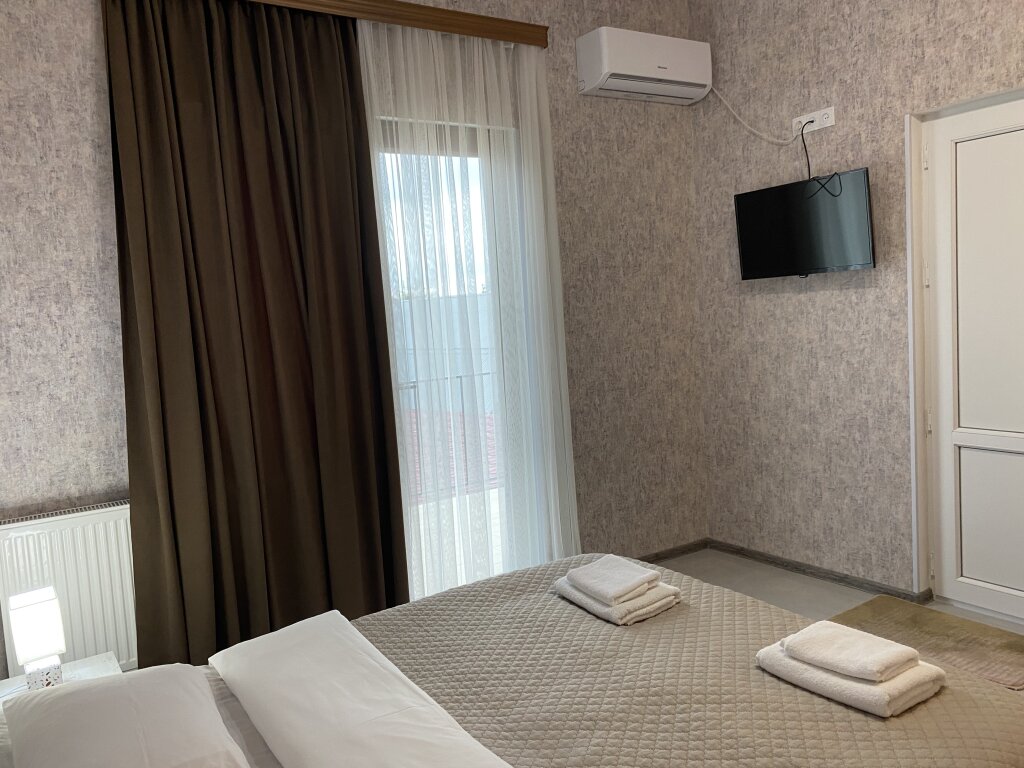Hotel West Face