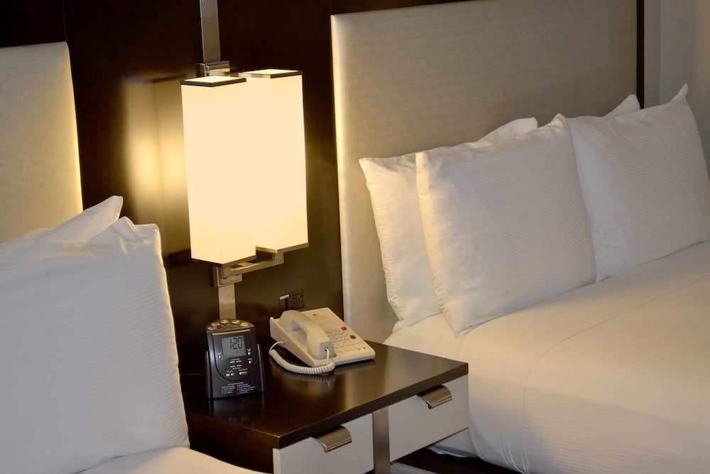 Doubletree by Hilton Houston Hobby Airport - photo 16