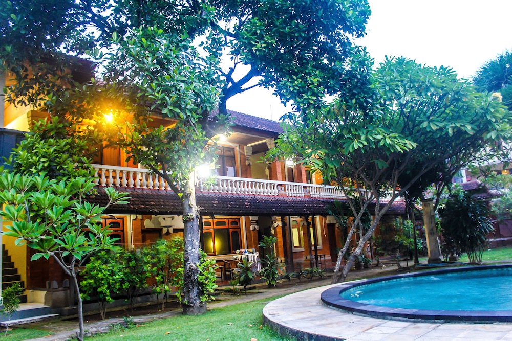 Budhi Beach Inn - last minute hotel in Kuta