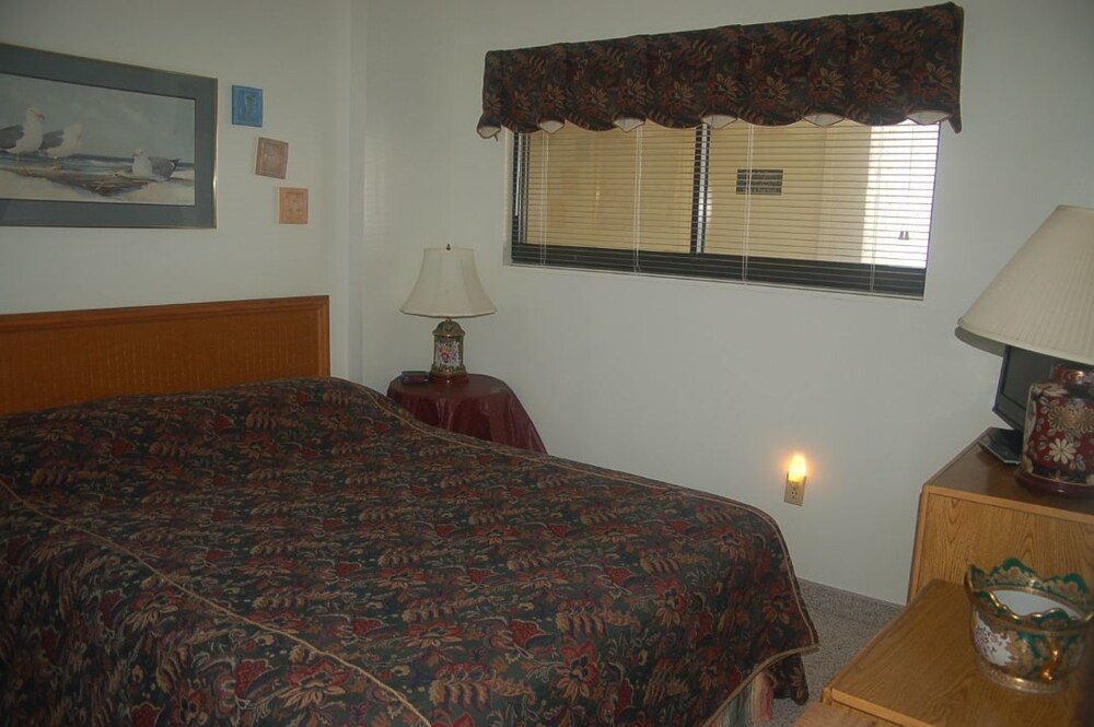 Shoreham Towers 2c 3 Bedroom Condo by RedAwning - photo 5