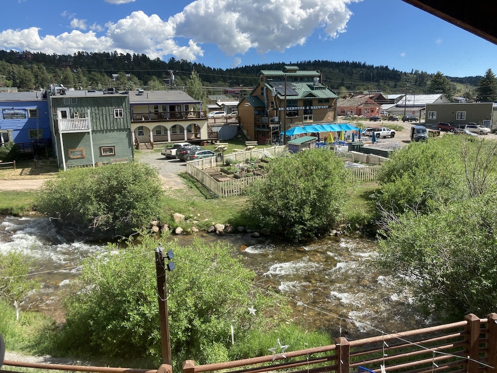 The Boulder Creek Lodge - photo 6