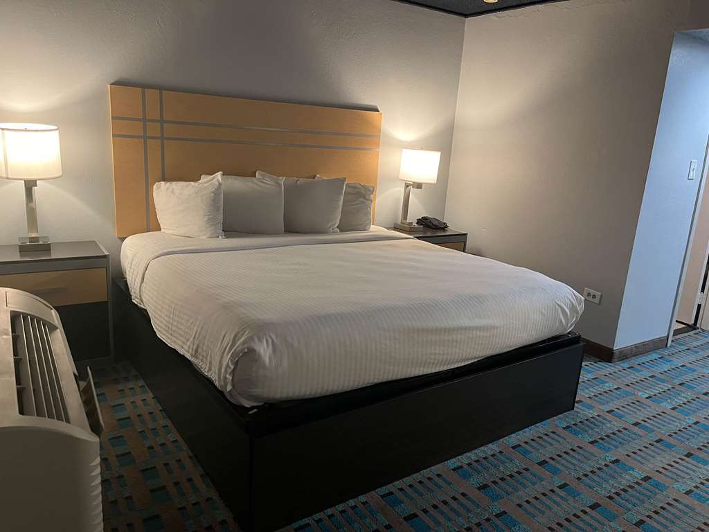 Fifth Season Inn & Suites - photo 17