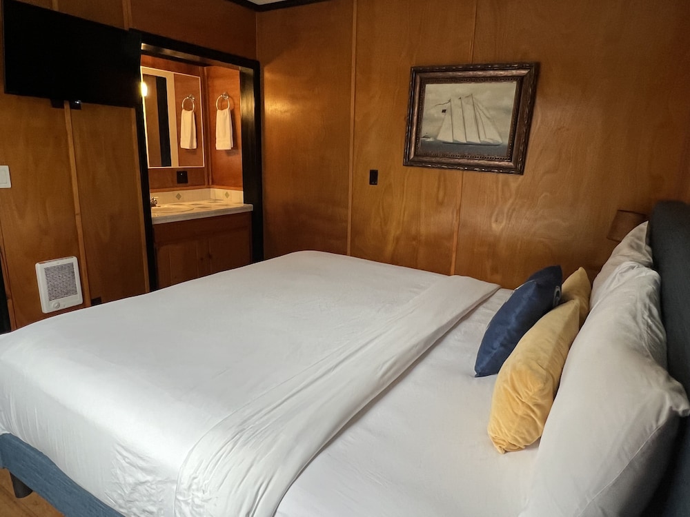 Anchor Inn Resort - photo 21