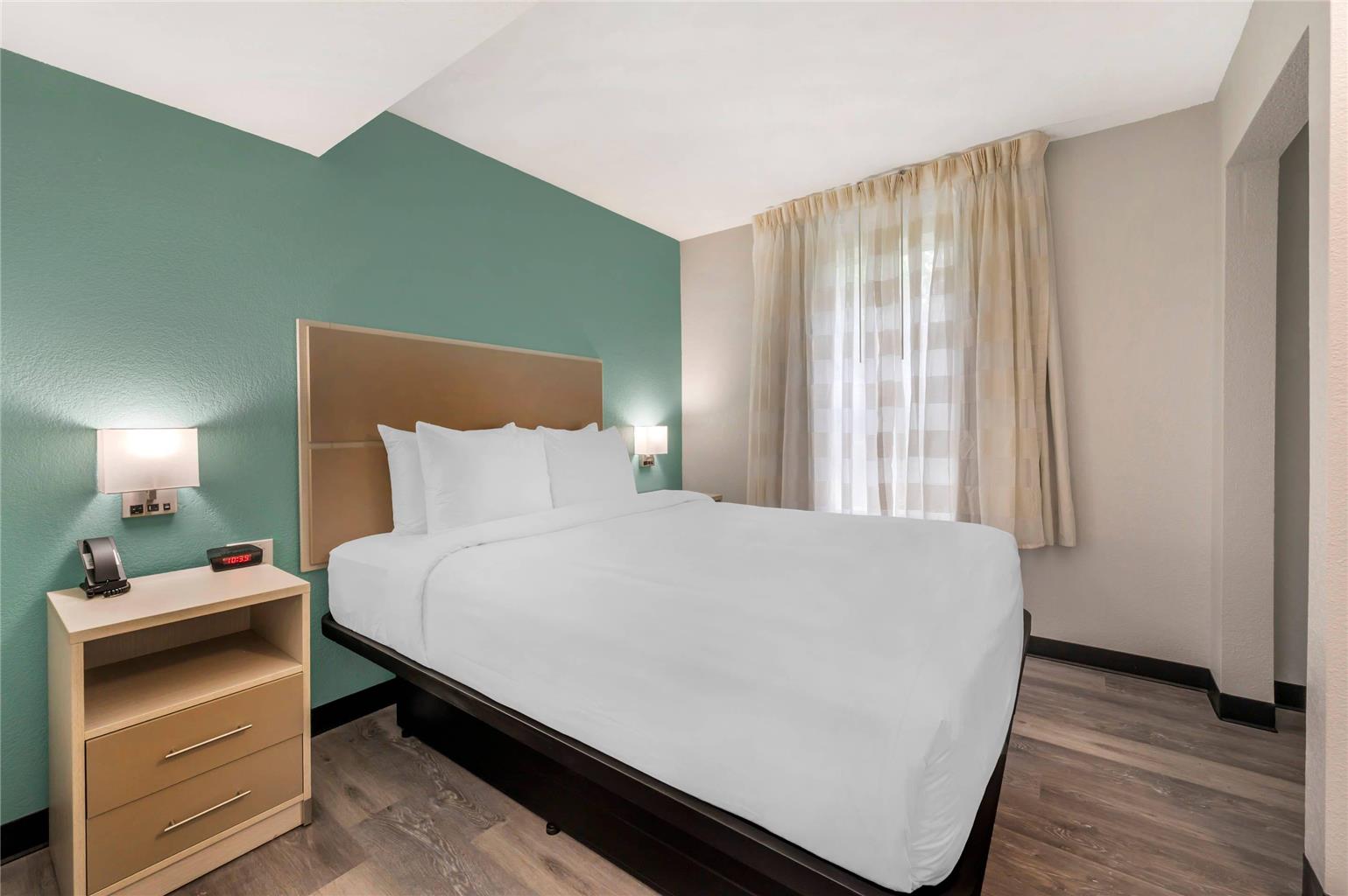 MainStay Suites Sterling near Dulles Town Center - photo 17