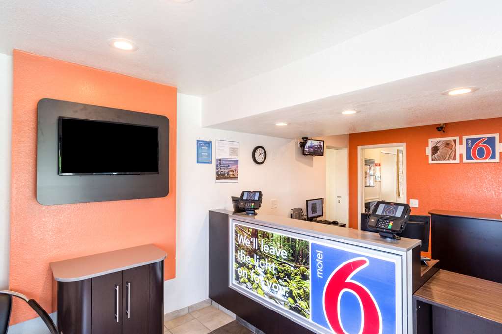 Motel 6 Redding CA Central - photo 25