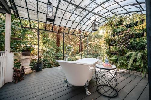 Aldgate Valley Bed and Breakfast — 4-Star Luxury Hotel in Adelaide, Australia