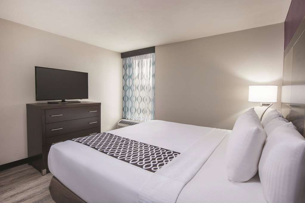 La Quinta Inn & Suites by Wyndham Festus St. Louis South - photo 22