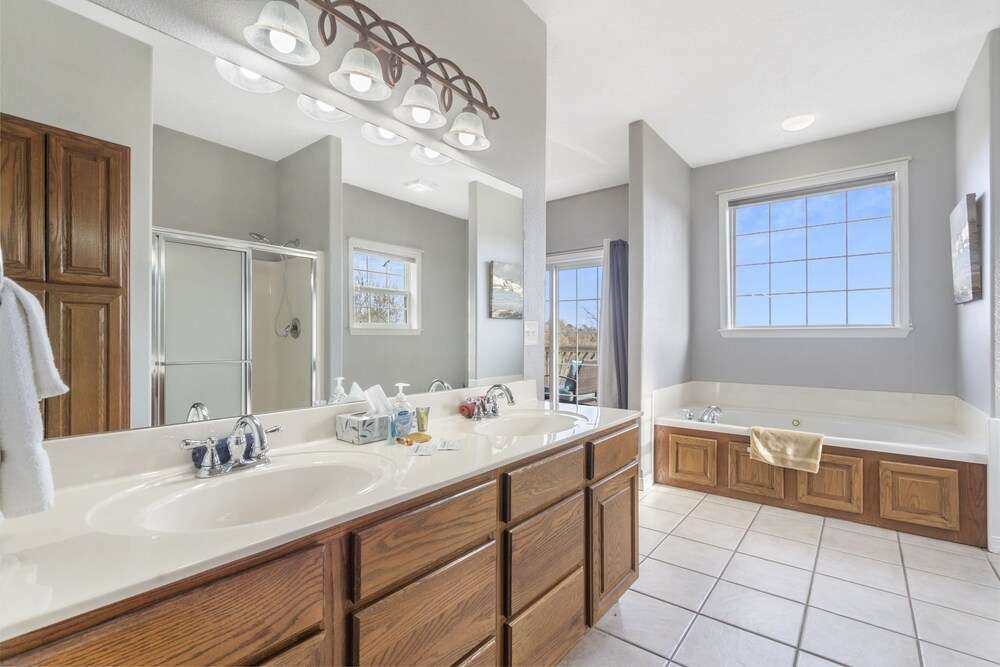 The Greenview Manor Lake Views - photo 9