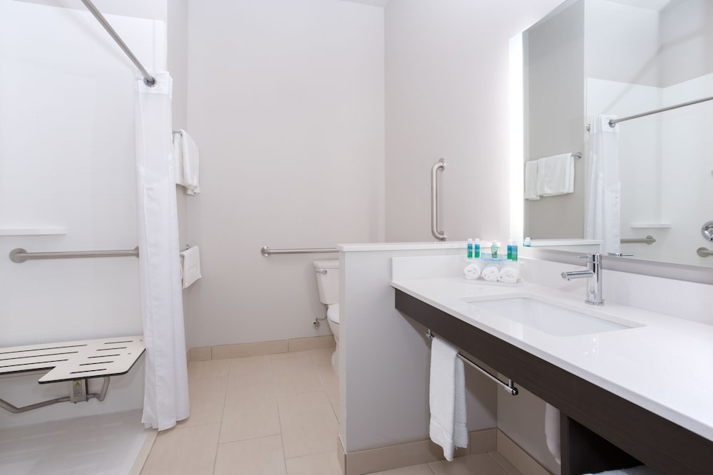 Holiday Inn Express and Suites Lincoln I 80 by IHG - photo 19