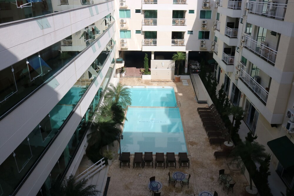 Flat com Piscina Térmica no Bombinhas Summer Beach
