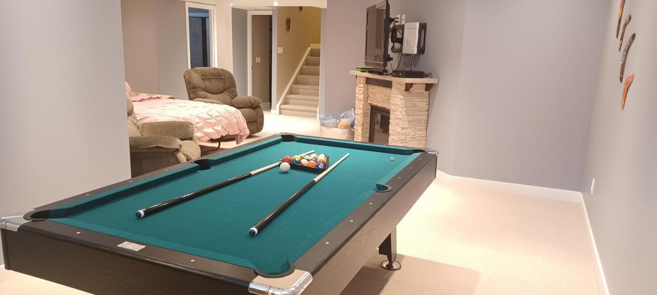 Mountain Calm & Private Ensuite Hosted by Maureen — Calgary — photo 5