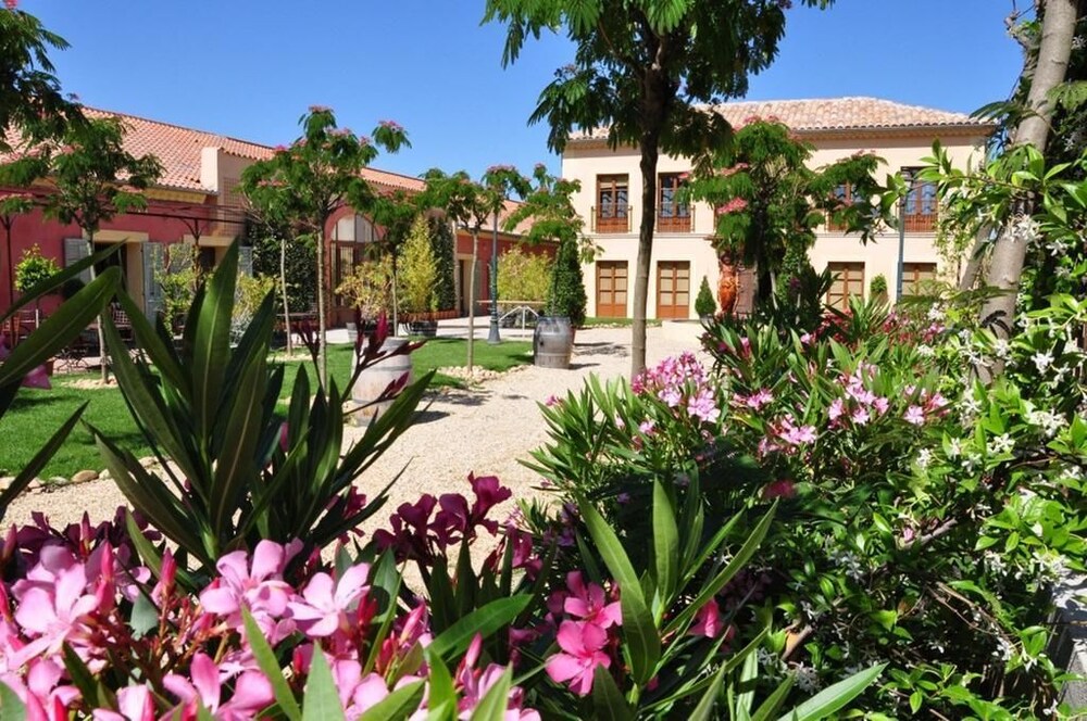Vinauberge - carbon neutral hotel in Capestang