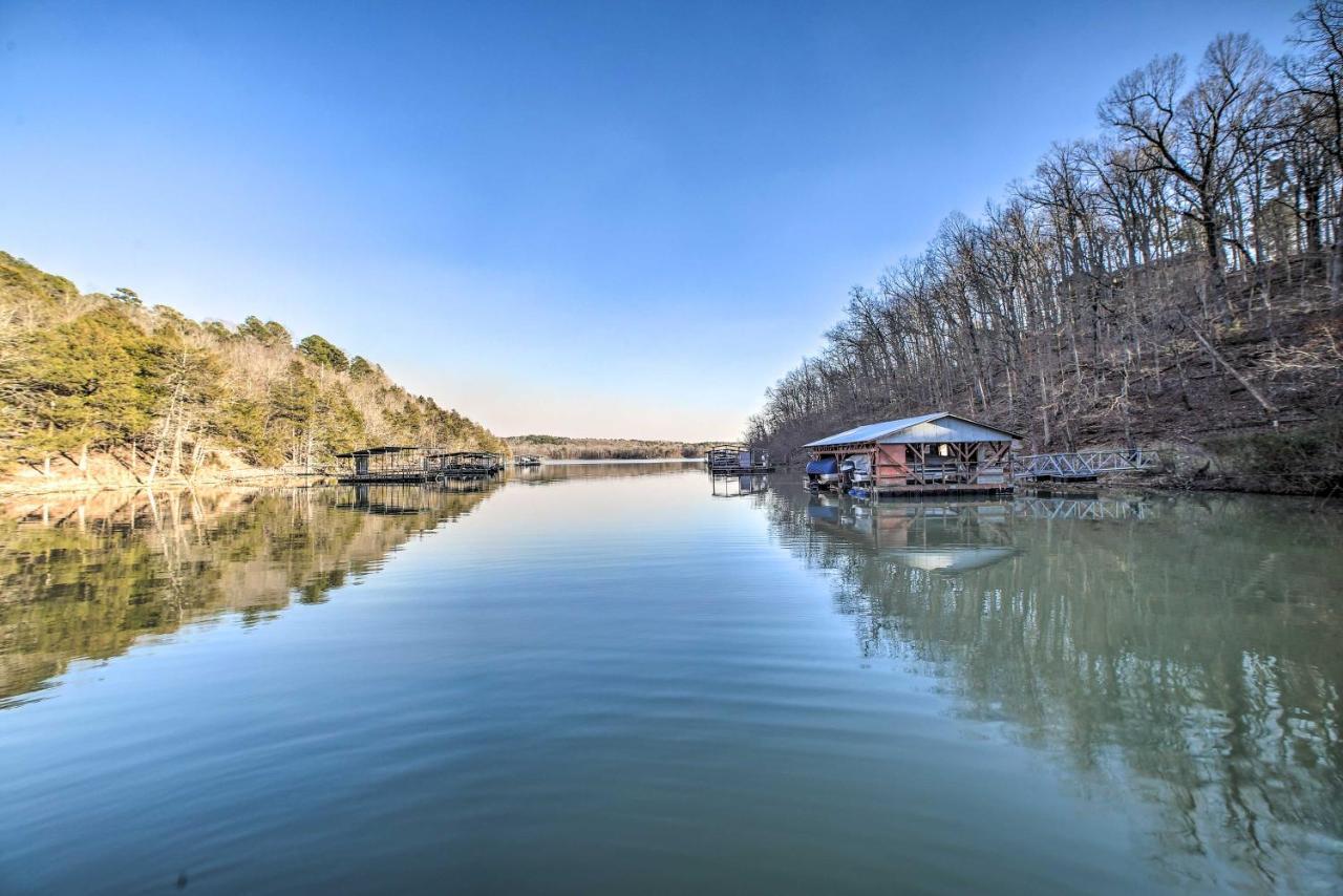 Spacious Home on Beaver Lake with Deck And Fire Pit — 4-Star Luxury Hotel in Rogers, United States