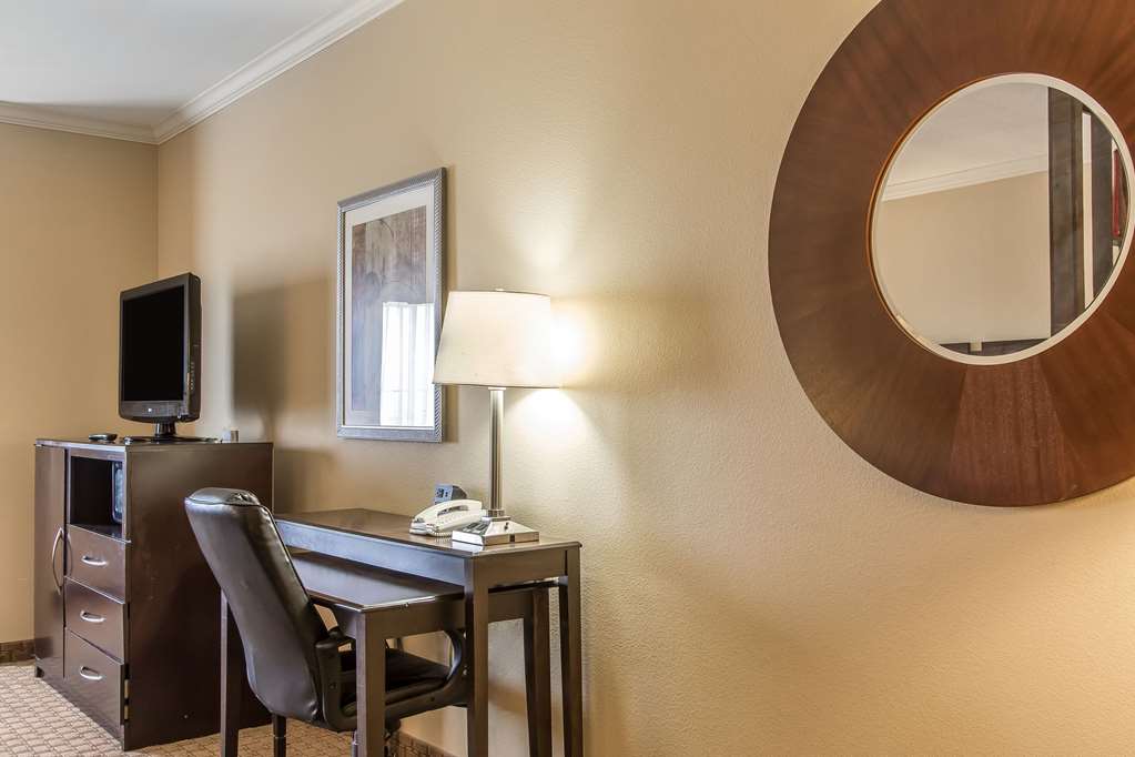 Comfort Suites Lawton Near Fort Sill - photo 11