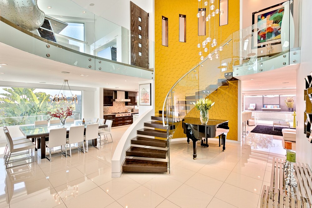 Hollywood Estate With Stunning Views in Los Angeles, United States