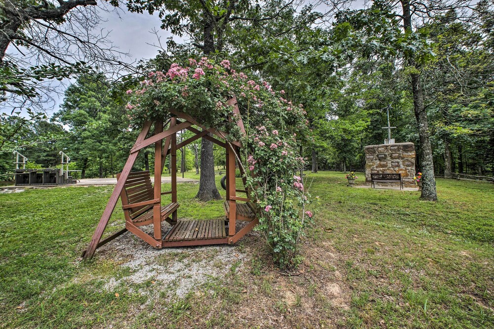 Pine Lodge Cabin On 450 Acres In Ozark Mountains 15579973 — Ponca