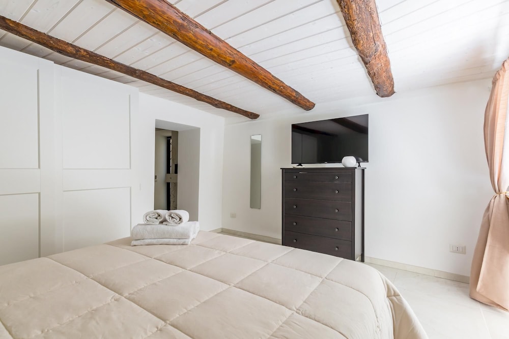 Umberto s Nest at Toledo — 4-Star Luxury Hotel in Naples, Italy