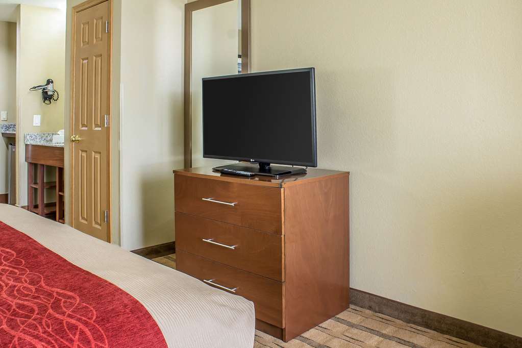 Comfort Inn & Suites Cedar Rapids North Collins Road - photo 22