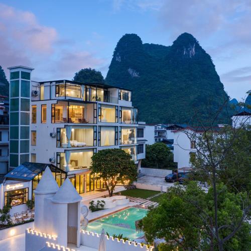 Yangshuo OrangeWhite Resort Close to Yulong River in Yangshuo, People's Republic of China