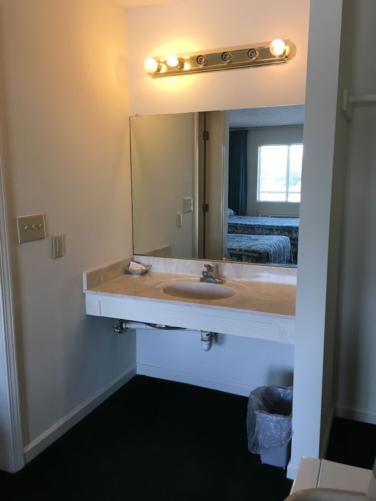 McCaig Motel - photo 10
