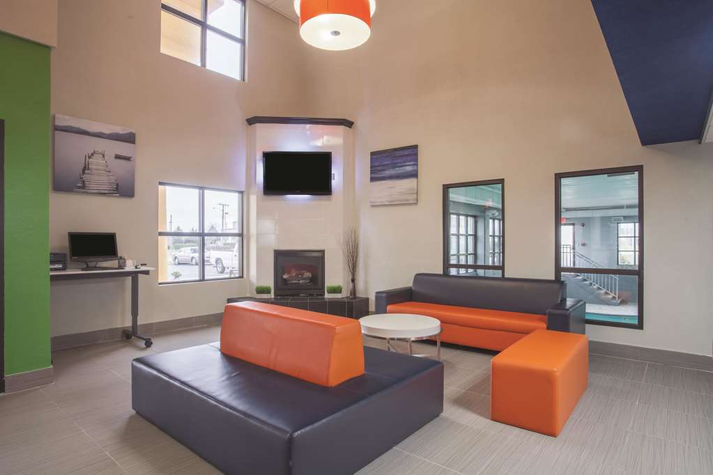 La Quinta Inn & Suites by Wyndham Knoxville East - photo 5