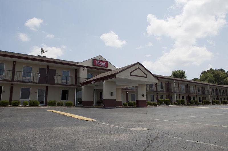 Red Roof Inn & Suites Jackson TN — hotel near McKellar-Sipes Regional Airport