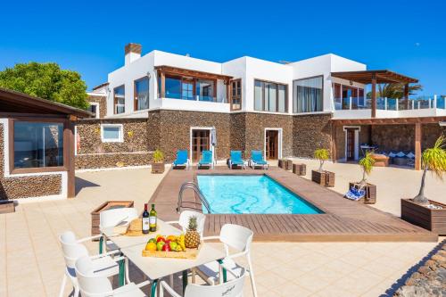 Villa Vista Mar — 4-Star Luxury Hotel in Yaiza, Spain