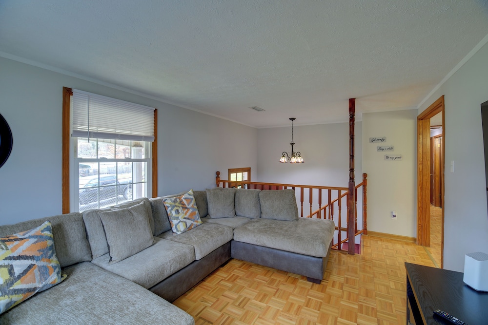Bluefield Home with Covered Deck Near Parks — Bluefield — photo 3