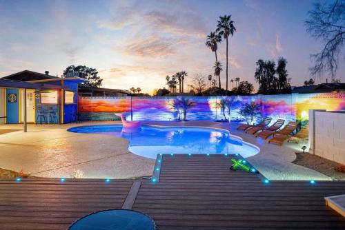 Coastal Retreat Home Festive Deck with Pool & Beach Bar — 4-Star Luxury Hotel in Tempe, United States