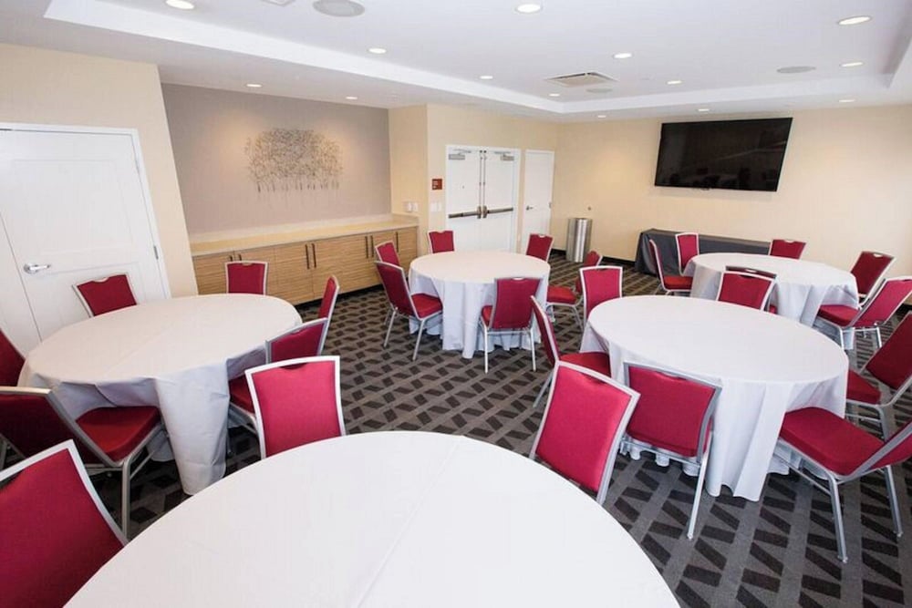 TownePlace Suites by Marriott Pittsburgh Harmarville - photo 21