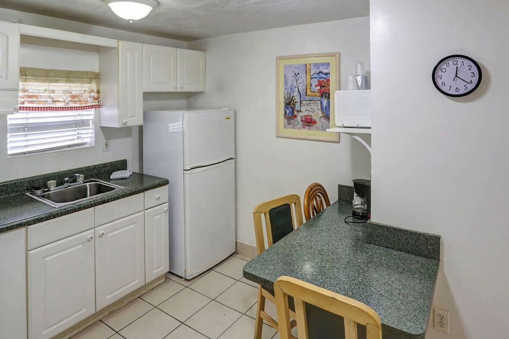 Richard's Motel - photo 49