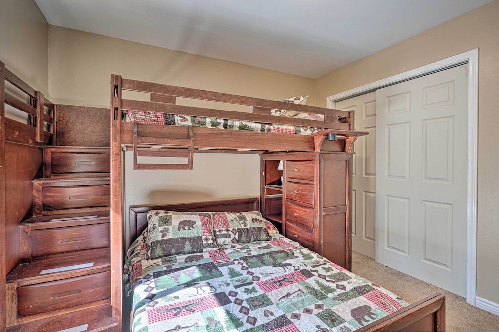 Hilltop Haven in Florissant Deck and Mountain View — hotel in Florissant