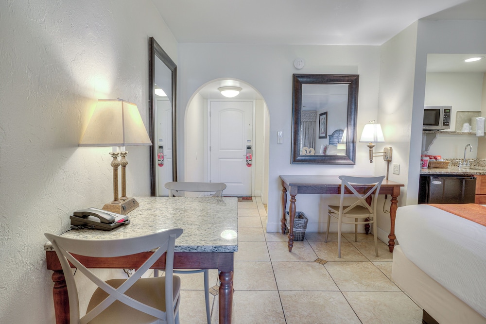 La Fiesta Ocean Inn And Suites - photo 4