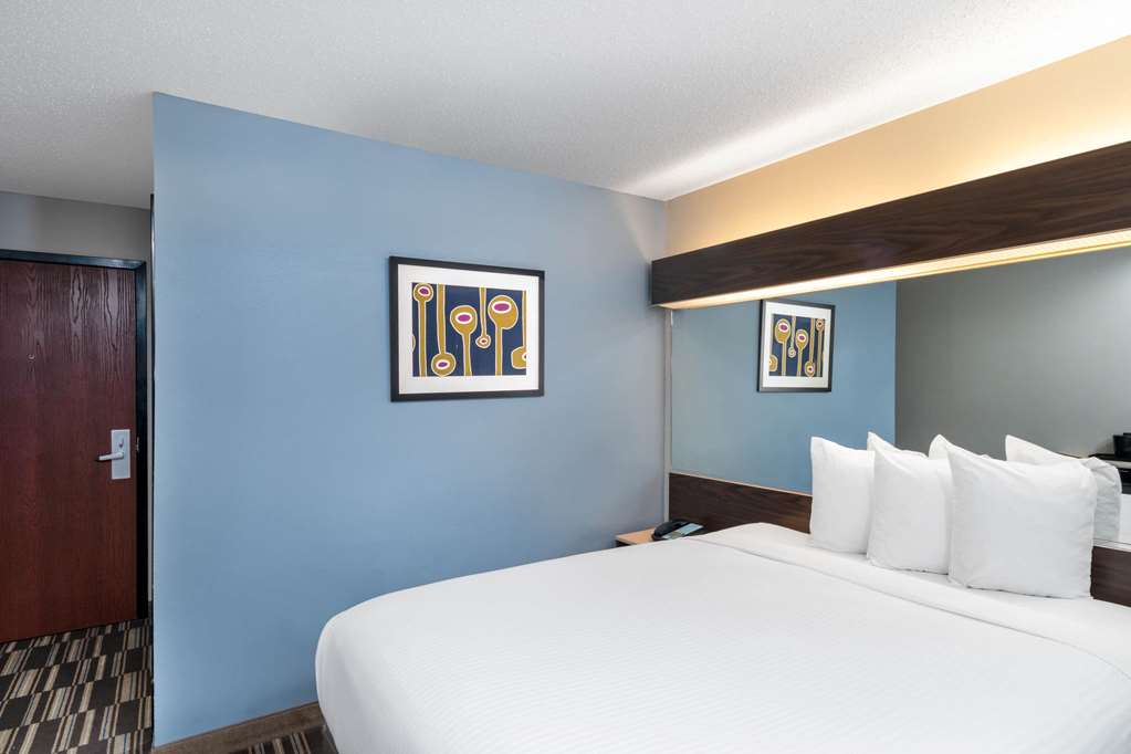 Microtel Inn and Suites by Wyndham Columbus North - photo 17