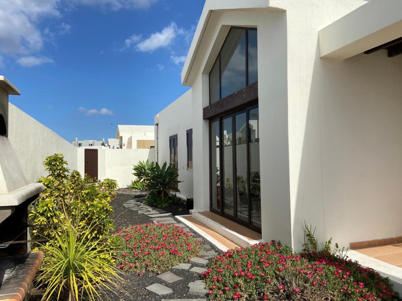 Buganvilla 19 forever in Playa Blanca, Spain